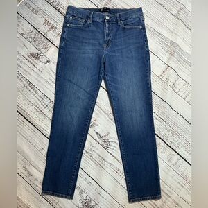 GAP Women's Girlfriend Jeans. Size 6/28